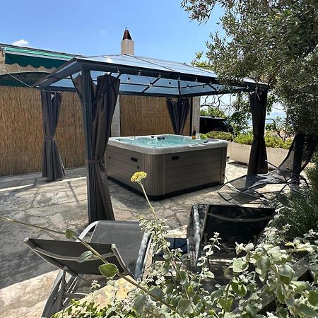 Vacation House Marin With Jacuzzi - Bol, Brac Exterior photo