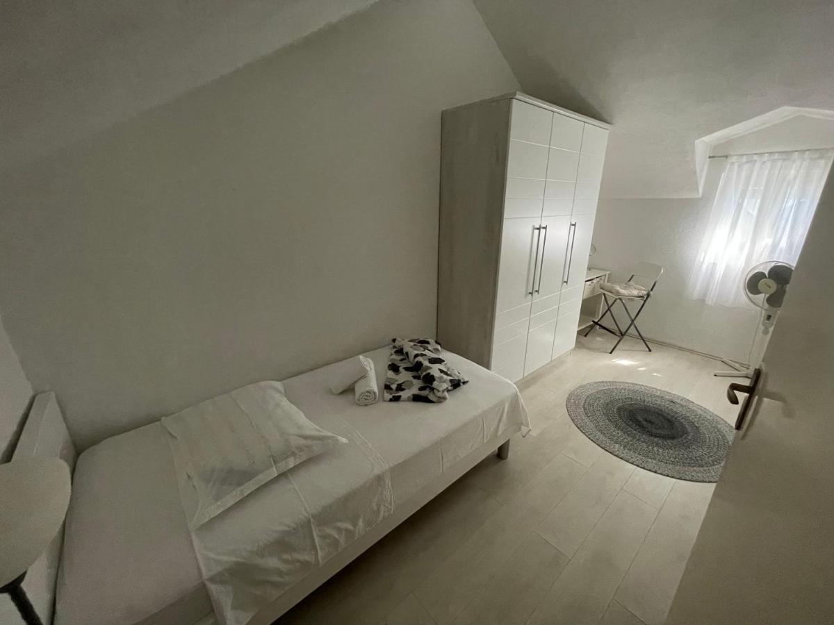 Vacation House Marin With Jacuzzi - Bol, Brac Exterior photo