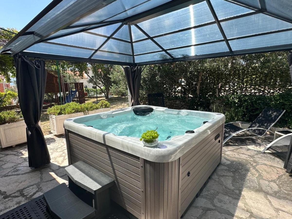 Vacation House Marin With Jacuzzi - Bol, Brac Exterior photo
