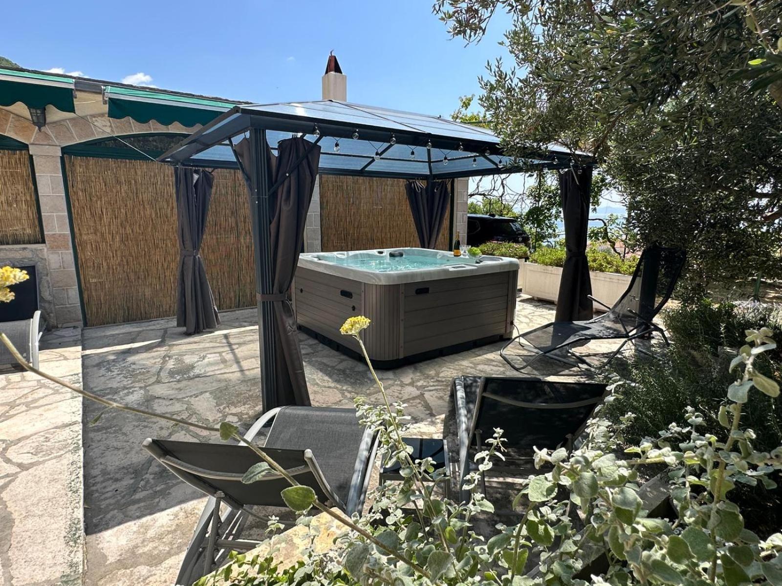 Vacation House Marin With Jacuzzi - Bol, Brac Exterior photo