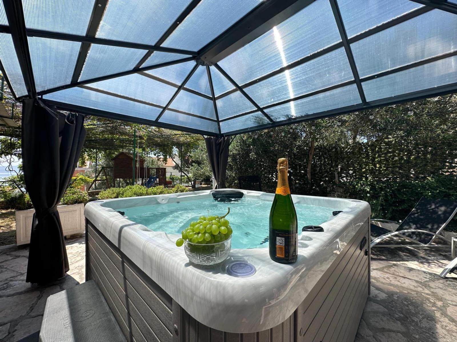Vacation House Marin With Jacuzzi - Bol, Brac Exterior photo
